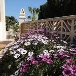 Nailencia Villa *